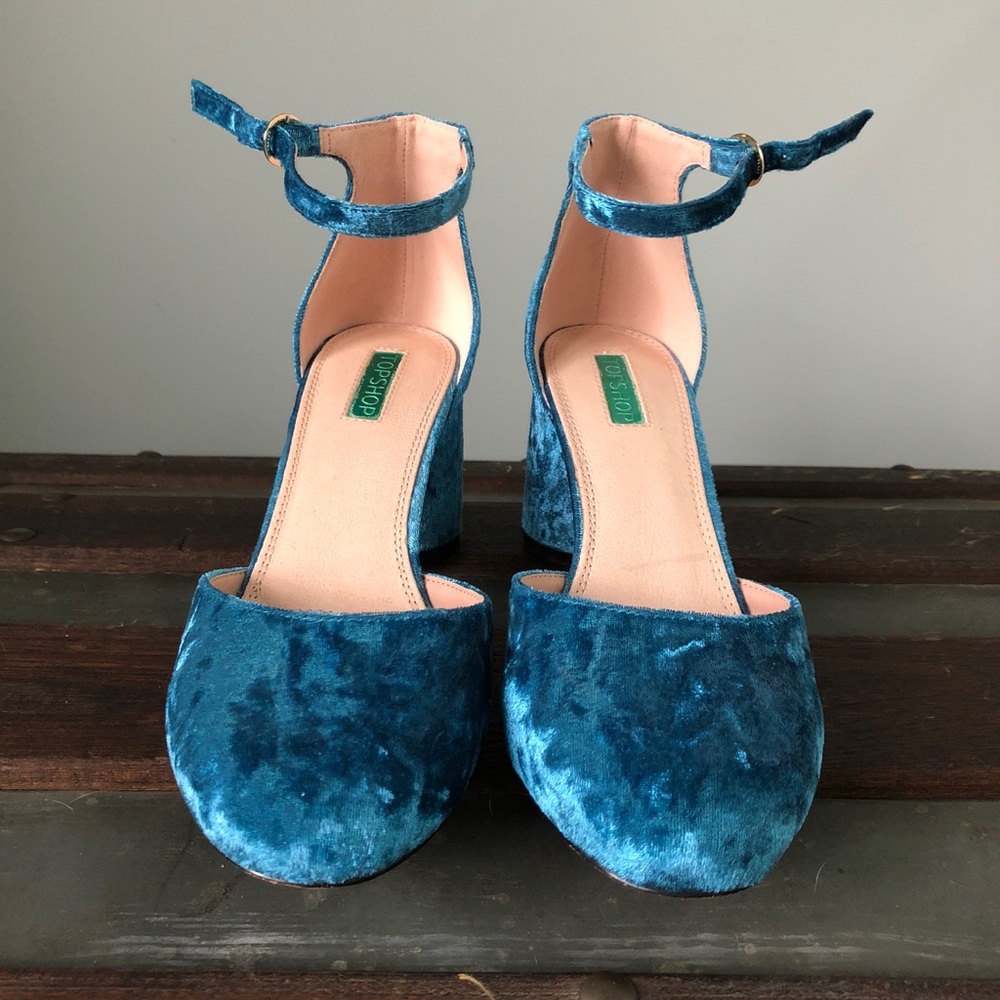Topshop velvet heels ✨